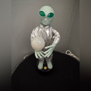 1996 Gemmy Talking Alien Ask The Alien Fortune Teller..